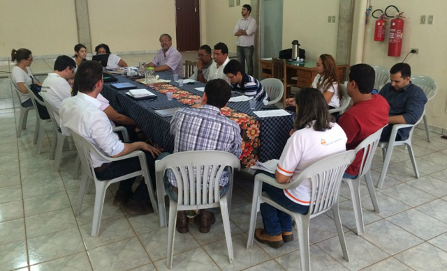 Reunião ocorreu na manhã desta segunda-feira 