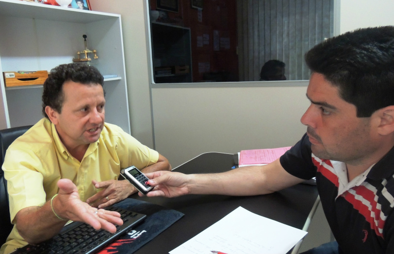 O vereador diz que não sabia da má procedência do aparelho porque o afilhado foi quem ofereceu para seu filho.Foto: Rádio Caçula