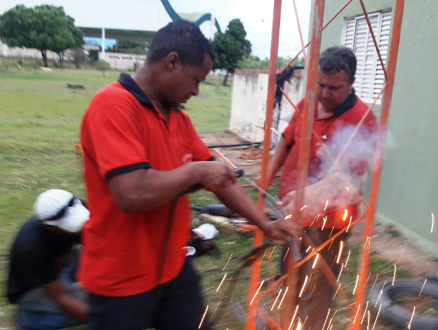 Equipamentos começam a ser instalados para nova frequência da Rádio Caçula, que opera agora em FM 96,9. Foto: Rádio Caçula