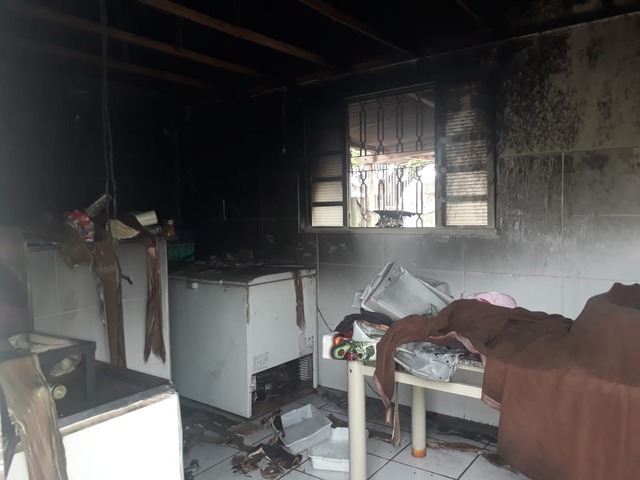 Incêndio em residência no bairro Vila Nova. Foto: 5º GBM.