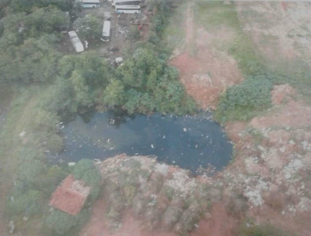 Lagoa com água esverdeada (possível foco de dengue) há menos de 100 metros do IFMS