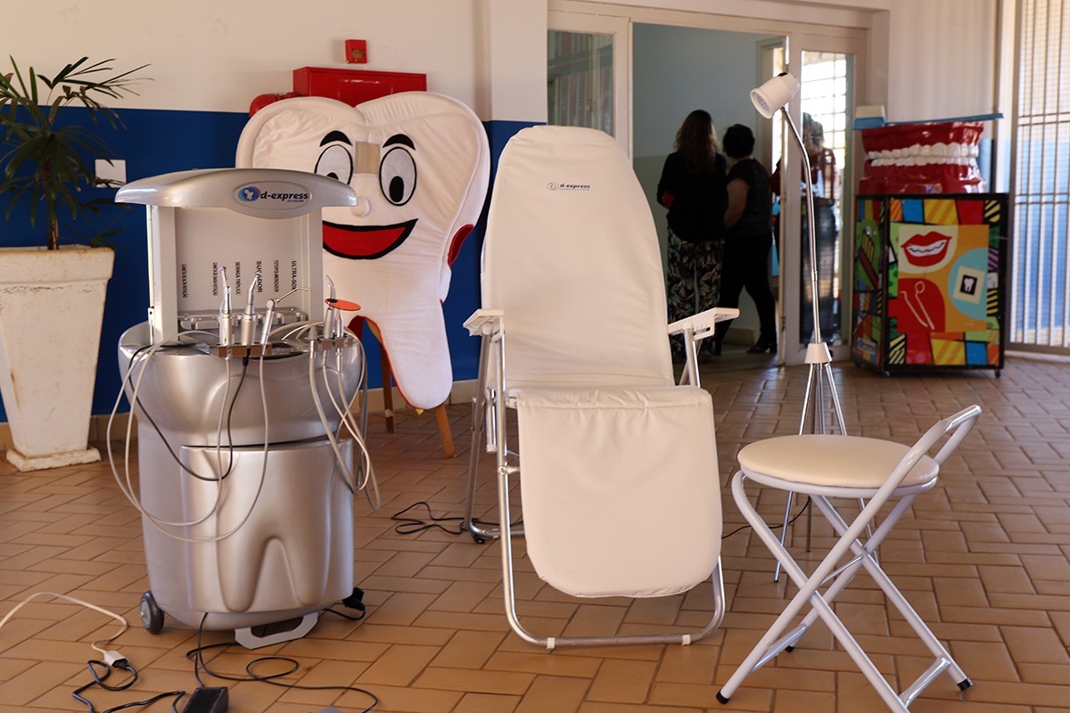 Equipamento Odontológico Portátil, um equipamento moderno e compacto, capaz de ser adaptado em qualquer local e transportado até no porta-malas de um carro. Foto: PMTL