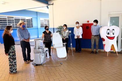 Na manhã da última quinta-feira (06), o prefeito Angelo Guerreiro realizou a entrega do Equipamento Odontológico Portátil. Foto: PMTL.