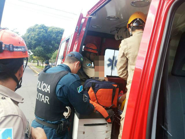 Ciclista de 21 anos e seu filho de 2 anos são atropelados na tarde deste domingo (12/07).