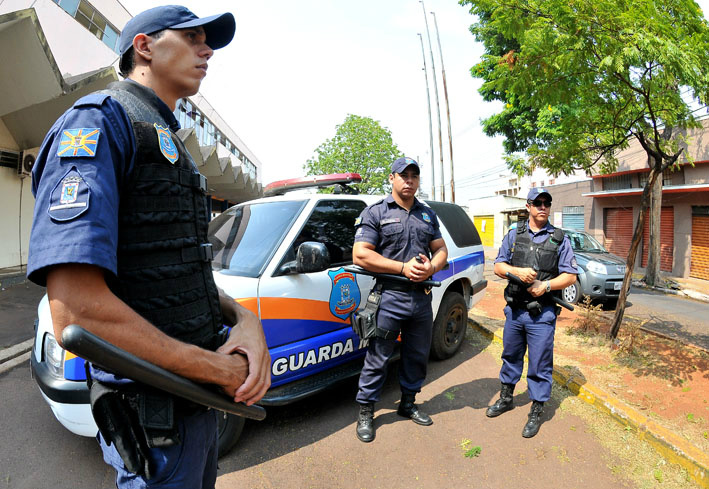 Foto: Bruno Henrique / Correio do EstadoGuarda tem permissão para usar arma de fogo, conforme Lei Municipal