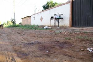 A vítima foi morta a facadas pelo colega (Foto: Marcos Ermínio)