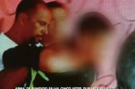 O jovem foi detido e levado para a DCA (Delegacia da Criança e do Adolescente)Reprodução / TV Record Brasília