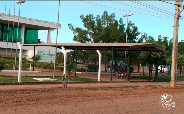 A pavimentação asfáltica e drenagem da rua Angelo Melão, localizada no Jd. Dourados - principal via de acesso ao Instituto Federal do Mato Grosso do Sul - é um sonho de aproximadamente 1.600 estudantes. Foto: Rádio. Caçula.