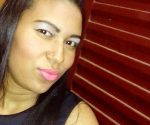 Jovem foi assassinada em frente de casa - Reprodução / Facebook