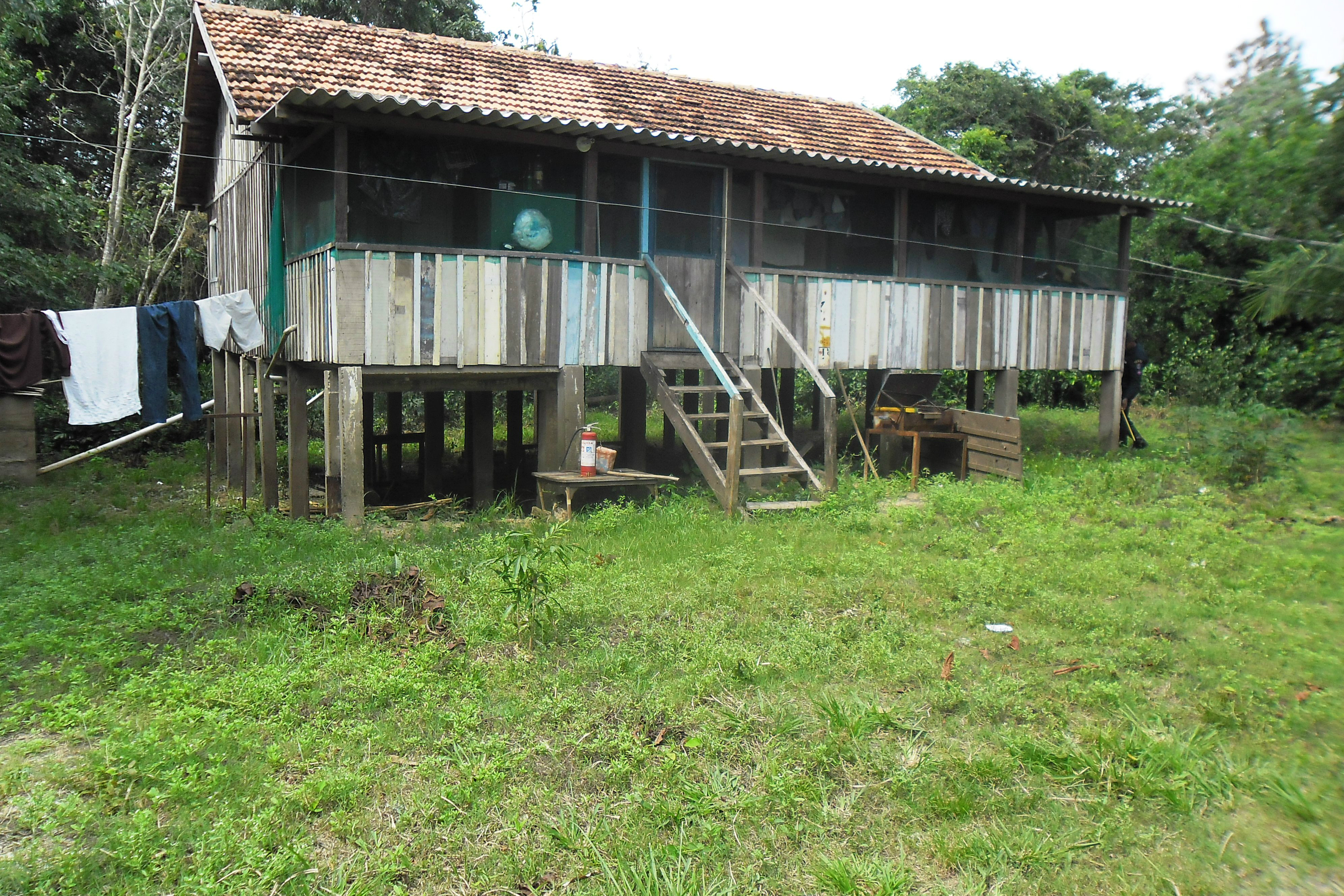 Construção em local irregular -ASSESSORIA DE COMUNICAÇÃO DA POLÍCIA MILITAR AMBIENTAL - PMMS 