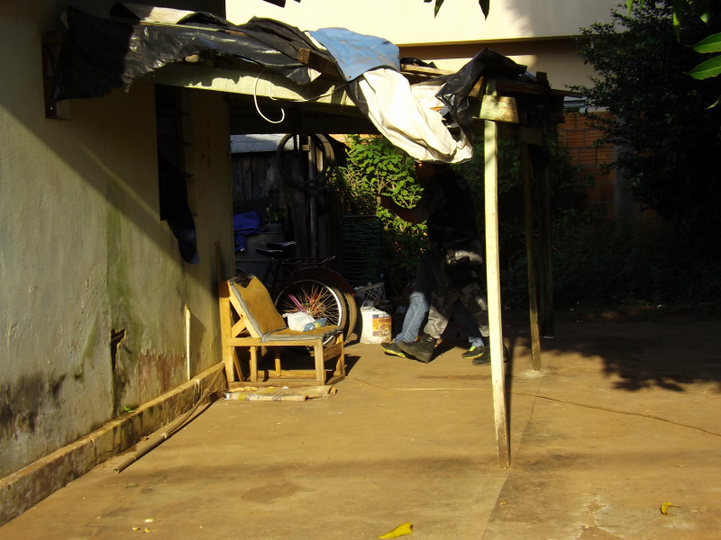O terceiro suspeito foi encontrado na Rua Moacir Dutra de Moraes. Foto: Rádio Caçula