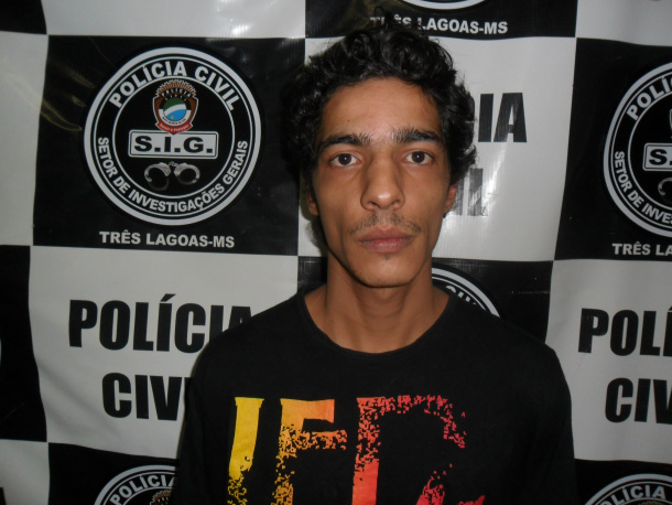 Rapaz localizado com mandado de prisão.