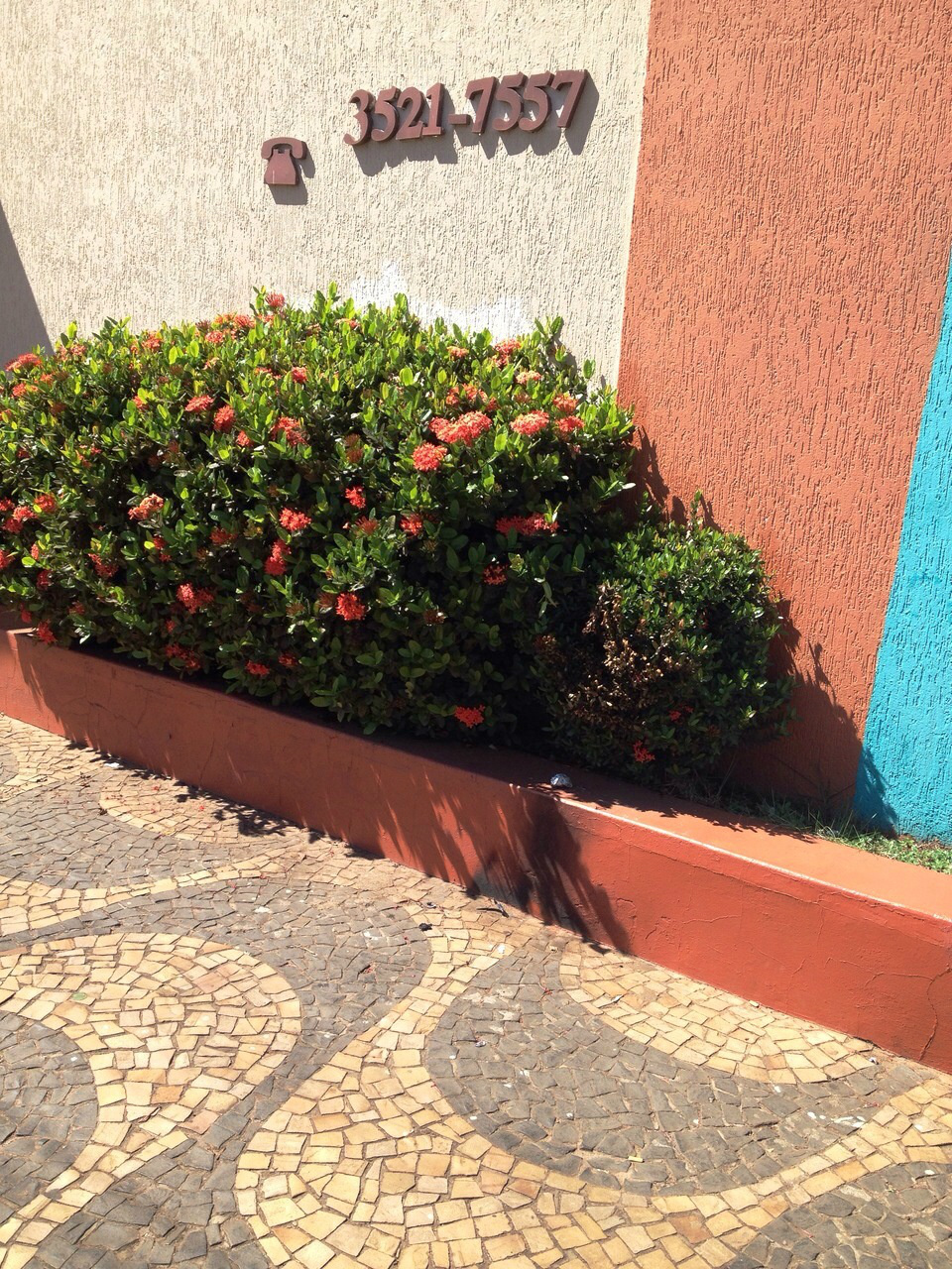 Faxada da casa que foi atingida por uma bomba - Imagem Fábio Campos