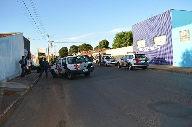 Policiais durante a operação realizada em Araçatuba ( Thiago Augusto para o Ata News )