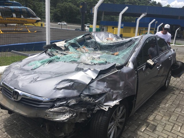Acidente envolveu 15 veículos; oito pessoas ficaram feridas — Foto: Divulgação/PRF