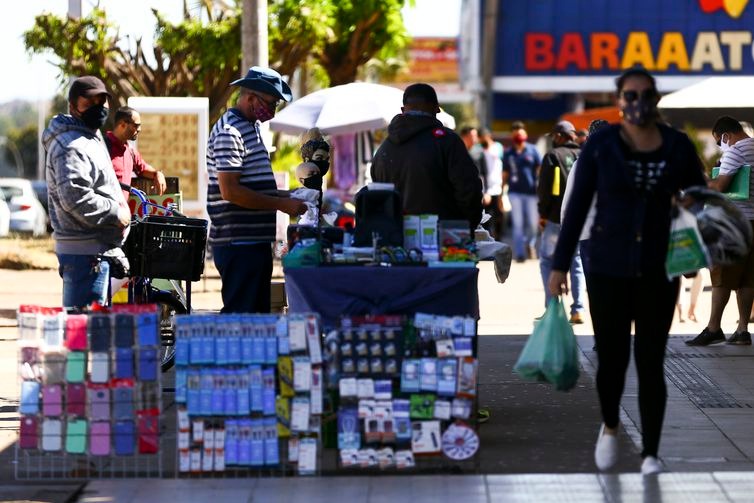 Comércio de rua já estava funcionando em Brasília  - Marcelo Camargo/Agência Brasil