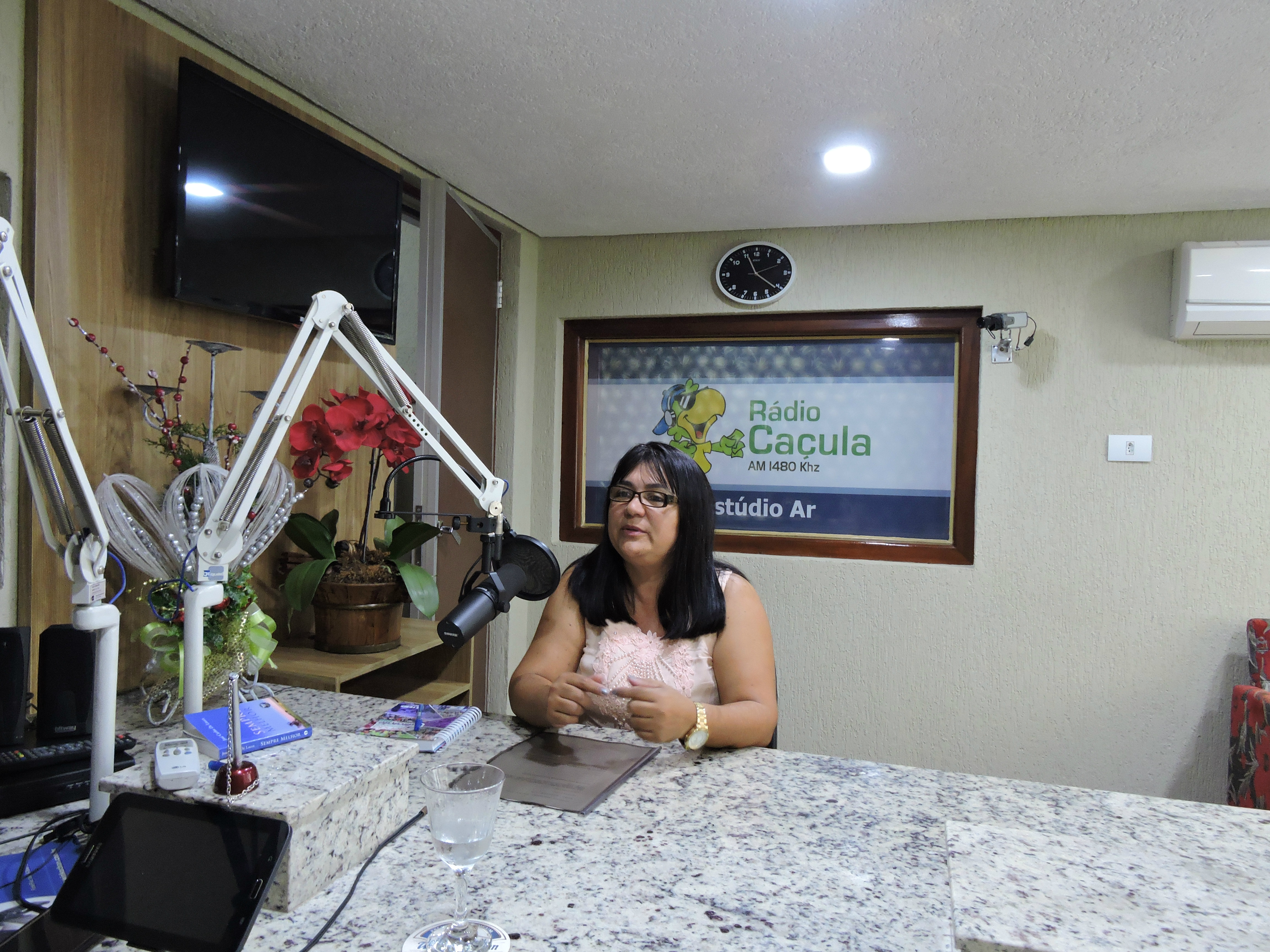 O Programa Linha Direta com a Notícia de hoje (13), recebeu Maria Célia Medeiros a Secretária Municipal de Educação e Cultura de Três Lagoas. Foto: Rádio Caçula