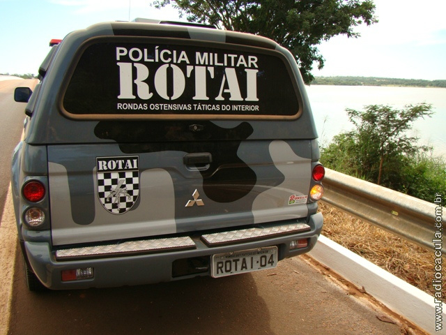 Souza foi abordado pela equipe policial da ROTAI na Rua Augusto Correia da Costa, quando trafegava na via com uma motocicleta de cor vermelha.Foto: Rádio Caçula.