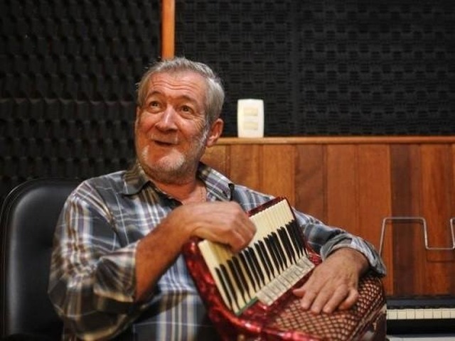 Dino Rocha e sua sanfona (Foto: Alcides Neto/Arquivo Campo Grande News)