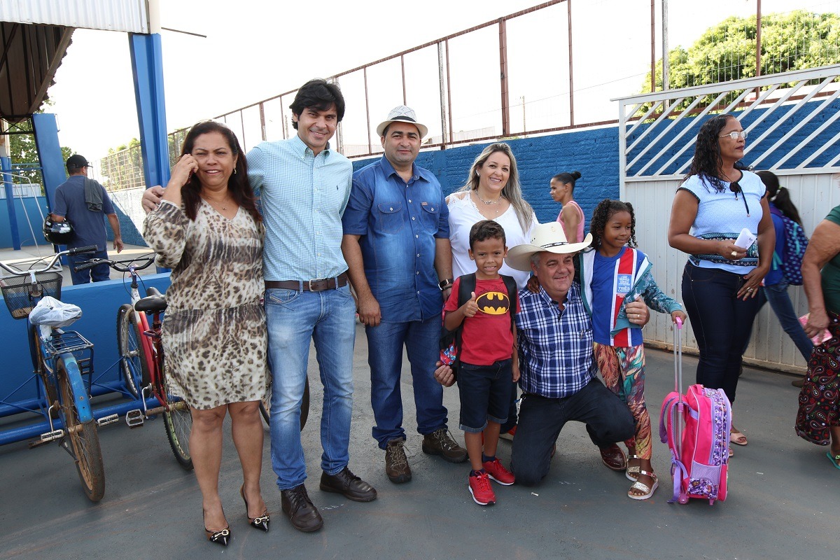 Vereadora Isabel Cristina, vice-prefeito e o Prefeito Angelo Guerreiro estiveram em diversas unidades na manhã de hoje.