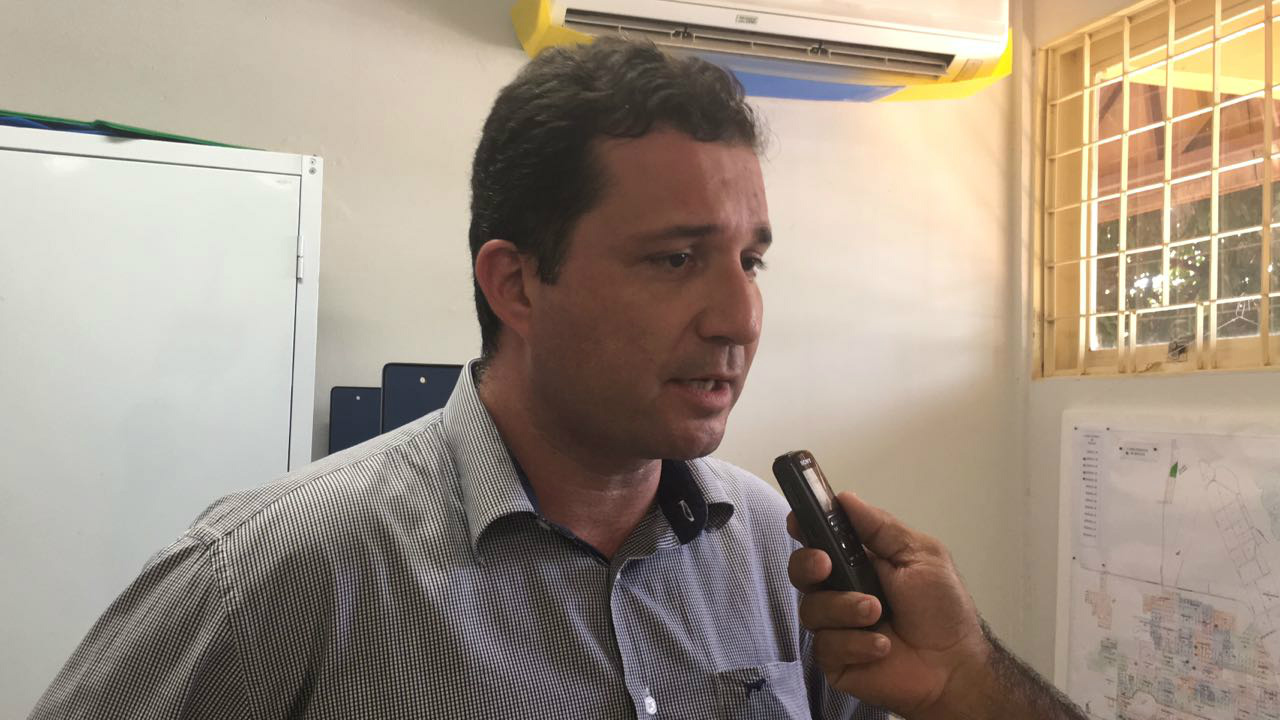 O Secretário de Saúde Dr. Cassiano Maia, falou sobre novas contratações e medicamentos. Foto: Rádio Caçula