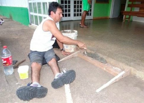 Paraplégico desde 2006, Samuel conta que é atendido na rua ao lado do prédio da Secretaria de Saúde. Foto: Água Clara 