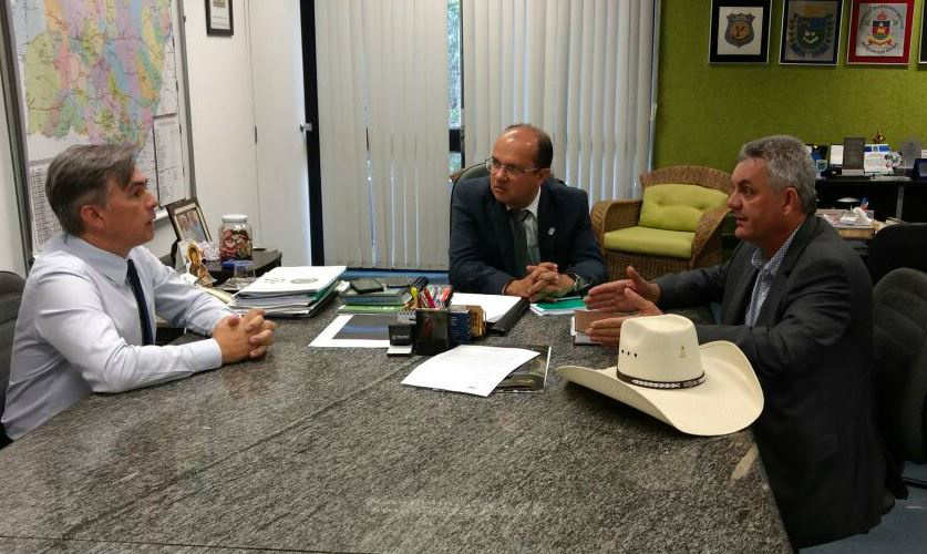 O prefeito Angelo Guerreiro reuniu-se nesta segunda-feira, 17 de janeiro, em Campo Grande, com o Secretário de Justiça e Segurança Pública, José Carlos Barbosinha.