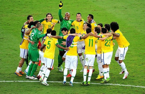 Time em festa após vitória de 3 a 0 sobre Espanha no Maracanã.Foto: Globo Esporte