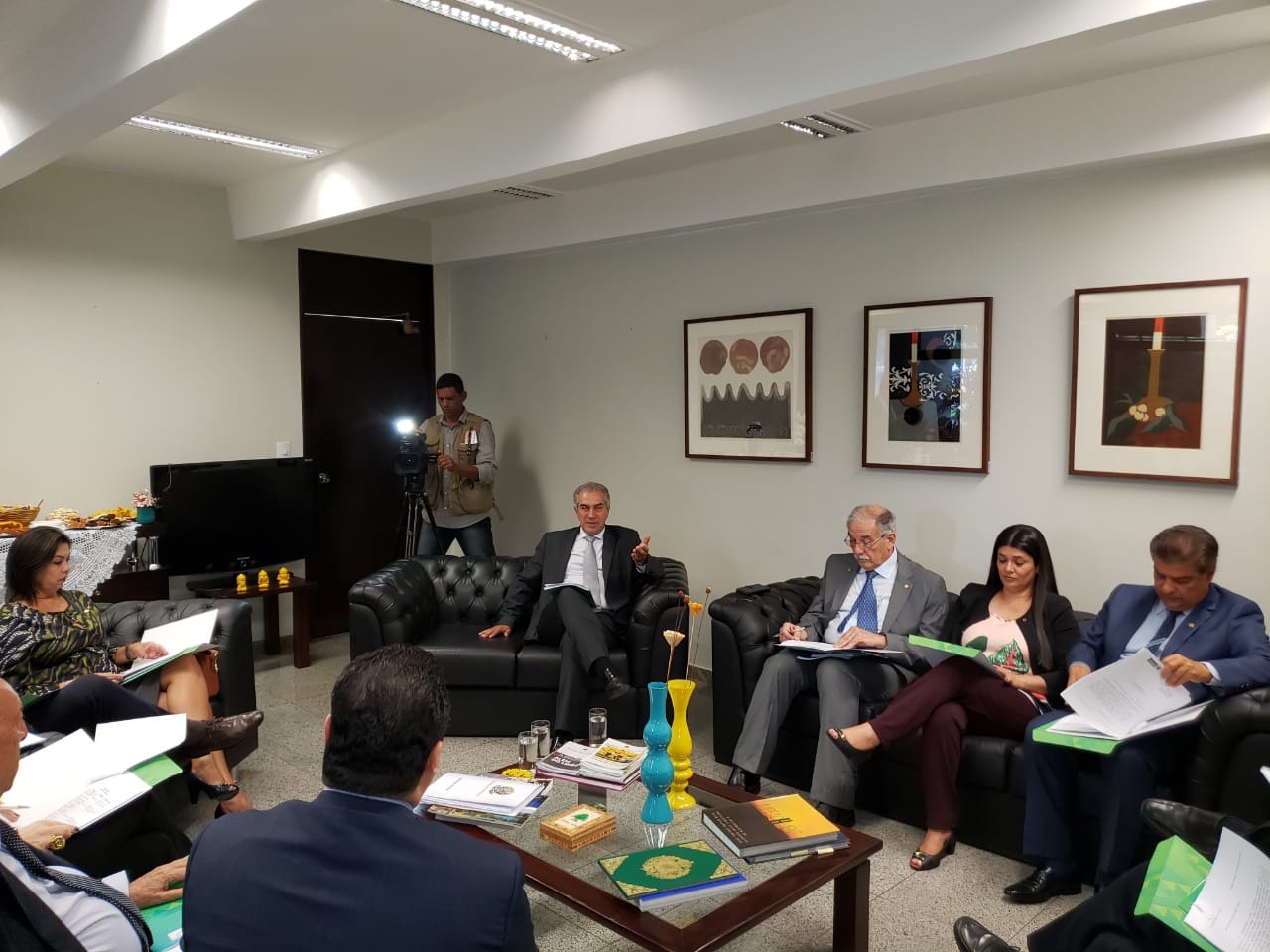 Reinaldo Azambuja se reuniu com a bancada federal para tratar da prioridades de sua gestão - Foto: Clodoaldo Silva / Correio do Estado