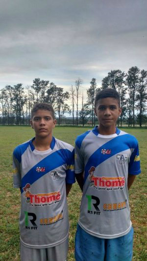Marcos Vinícius e Walisson, ambos de 14 anos foram para o clube Desportivo Brasil (foto: Divulgação)