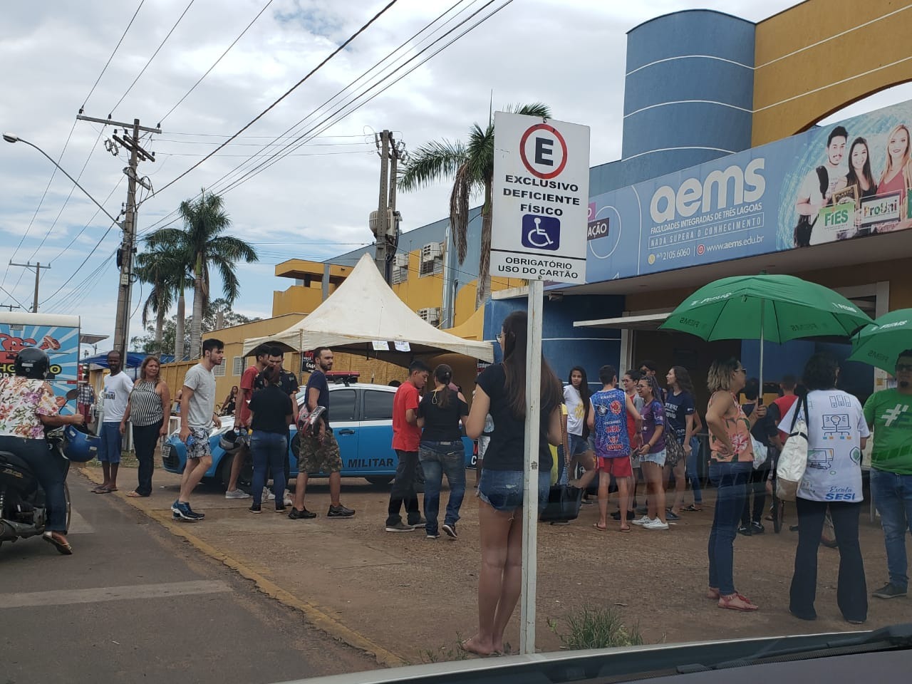 Milhares da candidatos compareceram para fazer a prova do ENEM. Foto: Fábio Campos.