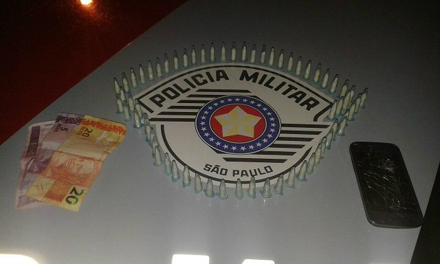 Pinos de cocaína apreendidos pela Força Tática da PM ( Ata News )