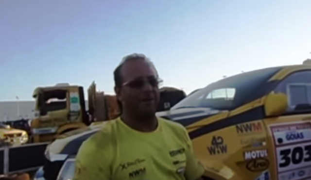 Mecânico trabalhando pesado para deixar tudo pronto para a continuação das provas no dia (06) quinta-feira.