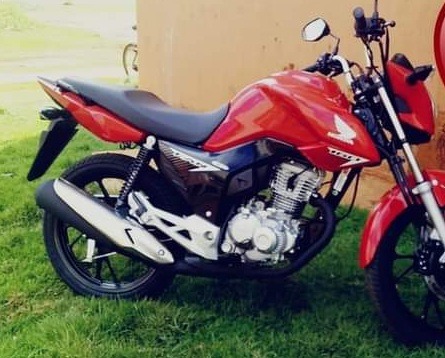 Moto foi levada mesmo com alarme acionado, em frente a um supermercado. Foto: Arquivo pessoal.