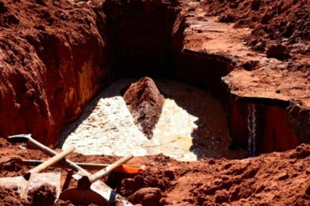 Trabalhador é soterrado em obra na cidade (Foto: Sérgio Melucci/Rádio Portal News