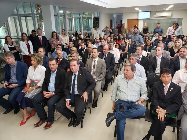 Defensoras e defensores públicos da regional, representantes do administrativo e legislativo municipal e estadual participam da cerimônia. Foto: Fábio Campos/Rádio Caçula.