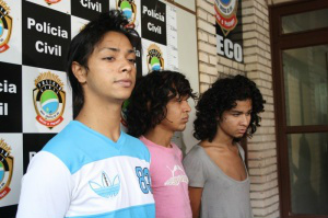 travestis roubaram corrente avaliada em R$ 85 mil