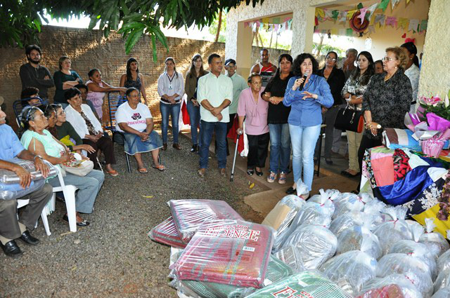 Prefeita entrega kits de agasalhos nas entidades em Três Lagoas.Foto: Assessoria 