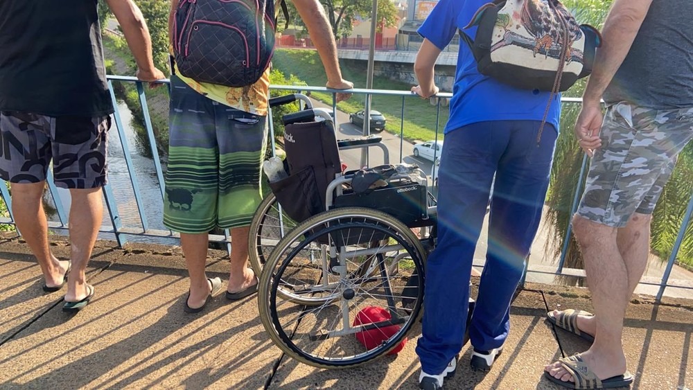 Cadeirante foi jogado do viaduto no centro de Bauru. Foto: Alisson Negrini / TV TEM.