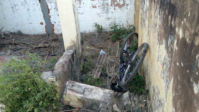 Bicicleta encontrada em uma casa abandonada na manhã desta sexta-feira (07).