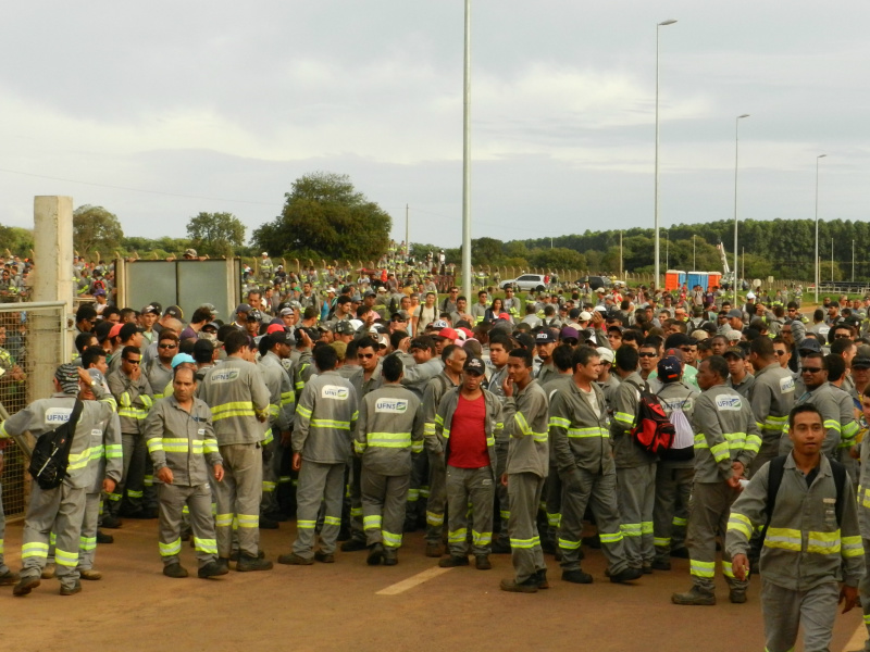A previsão é que 6 mil funcionários da empresa voltem ao trabalho normalmente na próxima segunda-feira (08). Rádio Caçula.